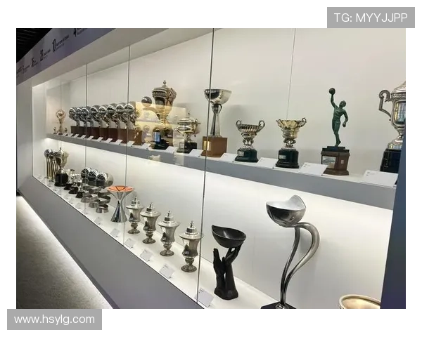 足球明星同款项链时尚潮流引领者让你瞬间成为球场焦点