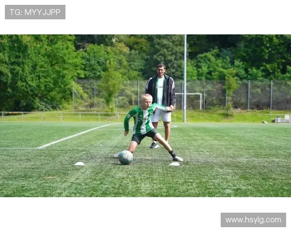 足球明星带球姿势解析与技巧展示助你提升球技的完美指南