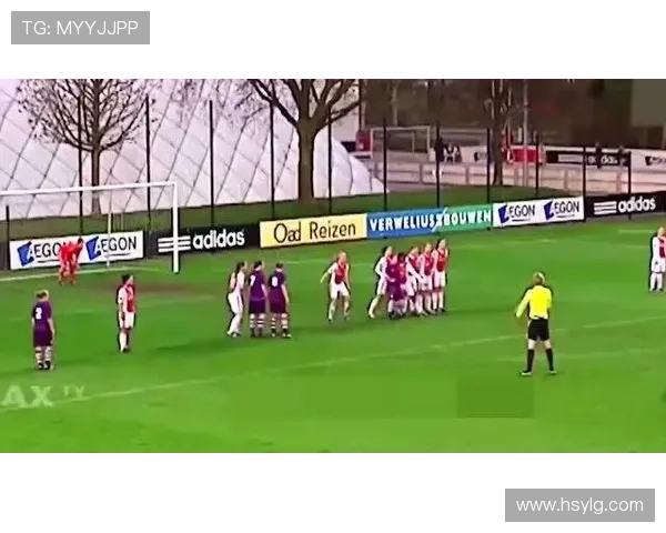 足球明星跪滑庆祝瞬间引发热议球迷热情回应展现激情与团结